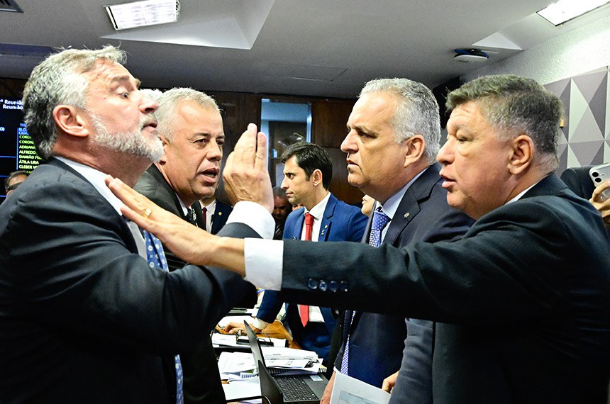 Oposição amplia ofensiva na CPMI do INSS contra aliados de Lula Oposição amplia ofensiva na CPMI do INSS contra aliados de Lula