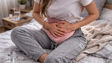 Endometriose e negligência médica: dor ignorada, diagnóstico tardio e soluções paliativas que comprometem a saúde integral da mulher. Imagem referente a matéria