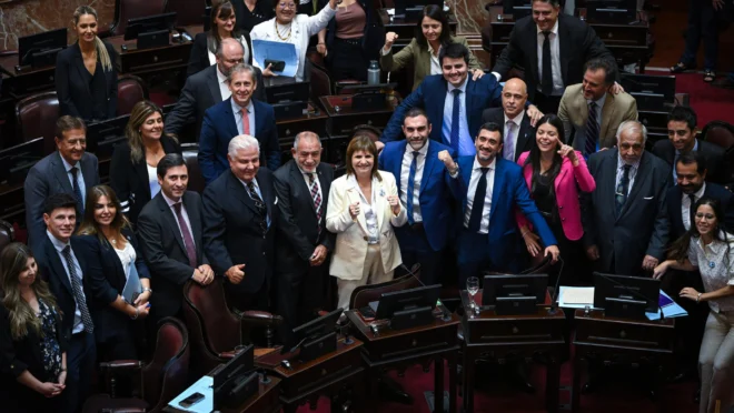 Argentina aprova reforma trabalhista em vitória para Milei