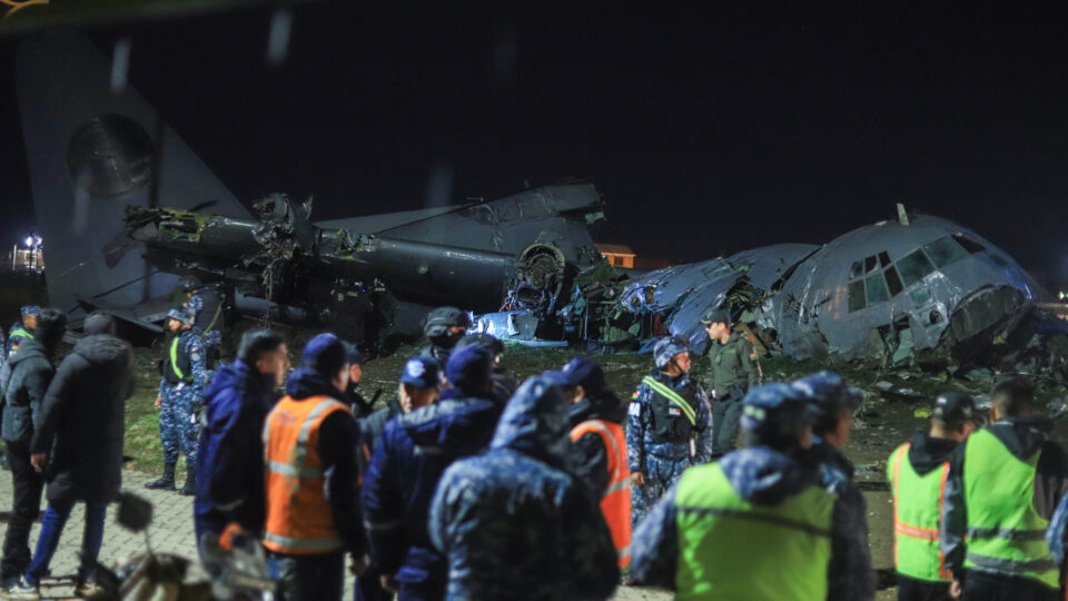 Avião militar cai na Bolívia e deixa ao menos 15 mortos