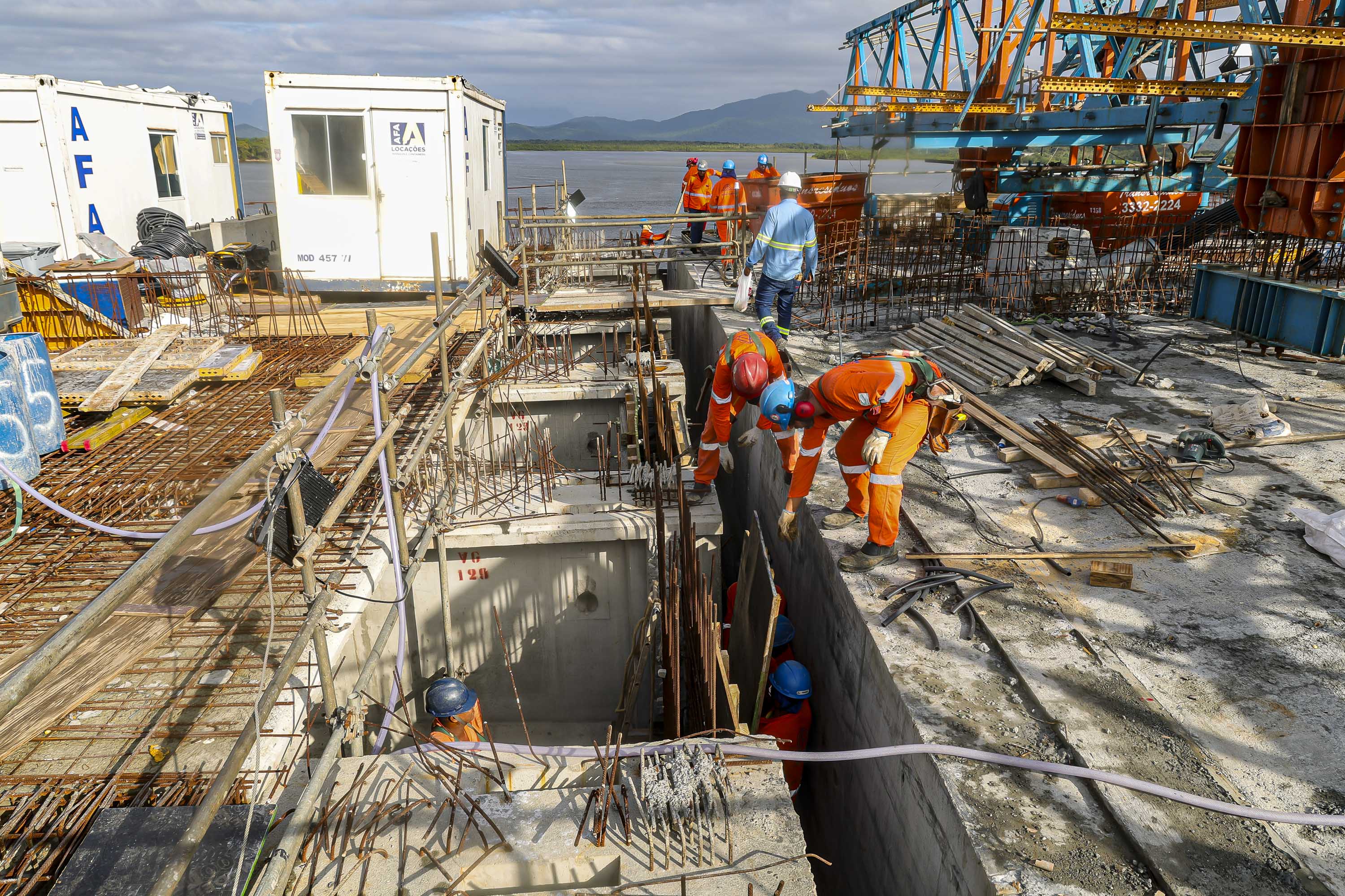 Beijo estrutural unirá os vãos dos apoios 04 e 05 no centro da Baía de Guaratuba.