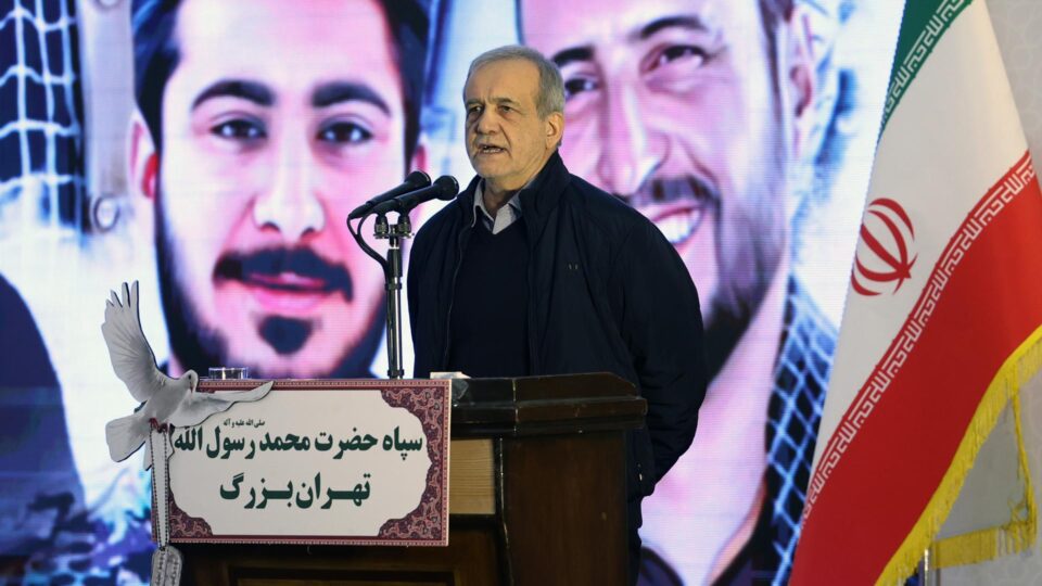 Presidente do Irã diz que assassinato de Khamenei é “declaração aberta de guerra”