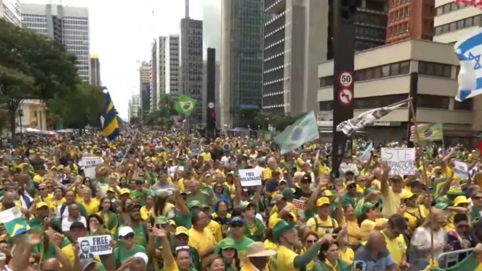 Confira fotos das manifestações convocadas por Nikolas contra veto da dosimetria, Lula e STF