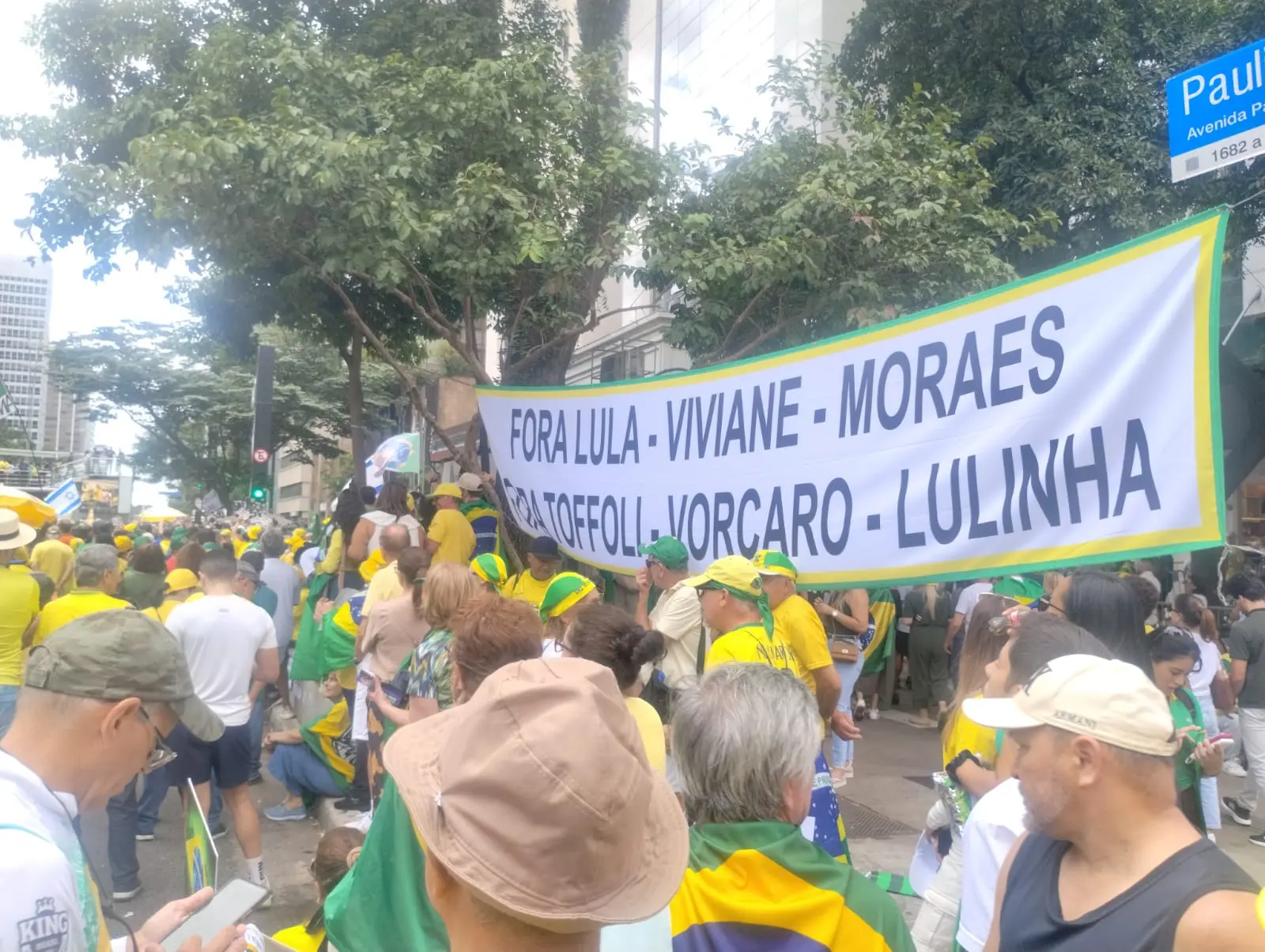 Escândalos envolvendo STF e Banco Master também foram lembrados pelos manifestantes.