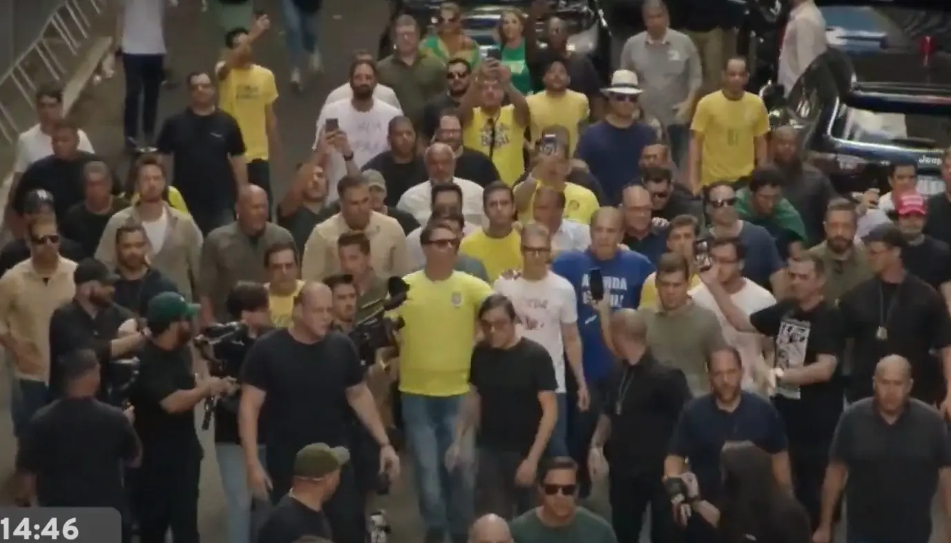 Chegada de Flávio Bolsonaro, Romeu Zema, Silas Malafaia e Nikolas Ferreira à Avenida Paulista.