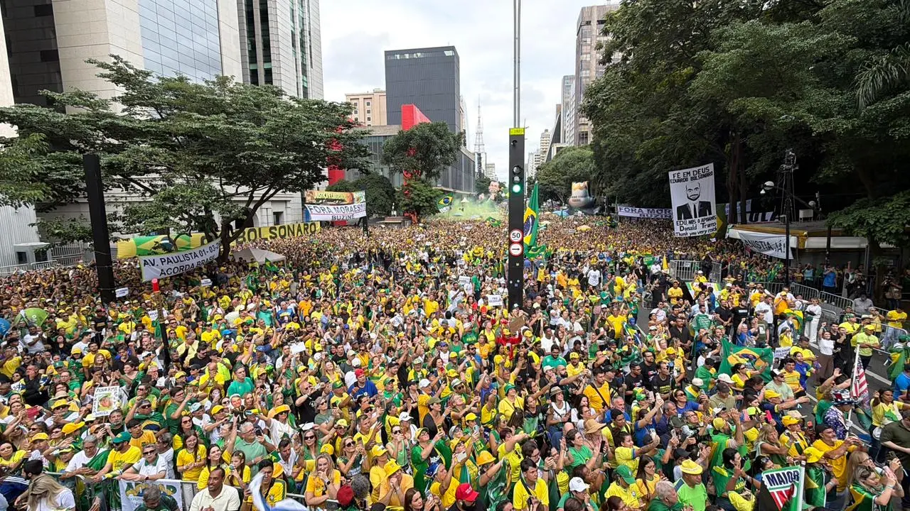 Diversas capitais registraram a concentração de multidões com o ato “Acorda, Brasil” convocado pela direita neste domingo.