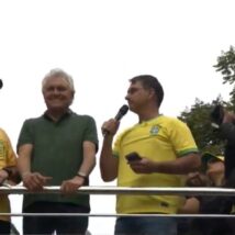 Flávio Bolsonaro afirmou ser uma honra estar no mesmo palanque que o governador Ronaldo Caiado. “Estamos pensando no que é melhor para o nosso país”, disse.