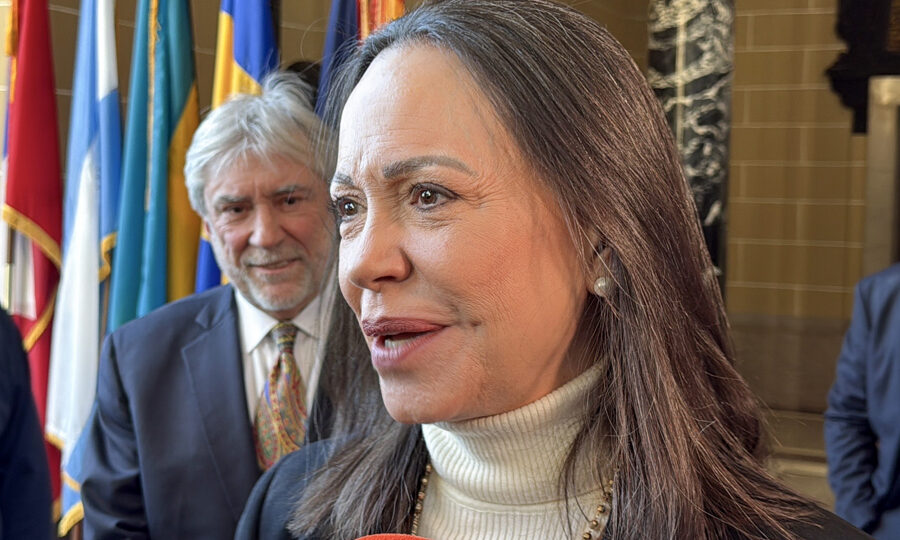 Maria Corina anuncia retorno à Venezuela para liderar transição democrática