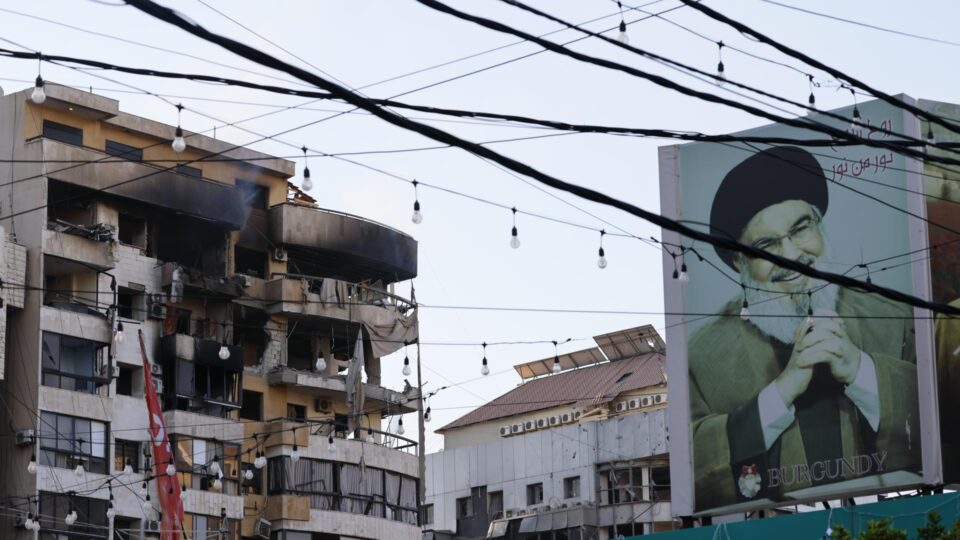 Guerra se intensifica no Oriente Médio e Trump sugere semanas de combate no Irã