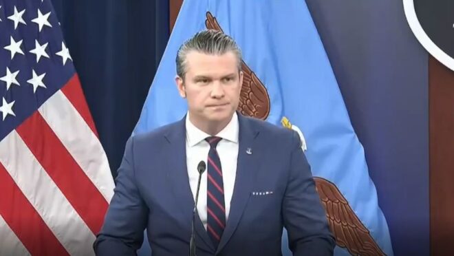 Secretário de Trump diz que ataque ao Irã é “decisivo” e nega guerra sem fim