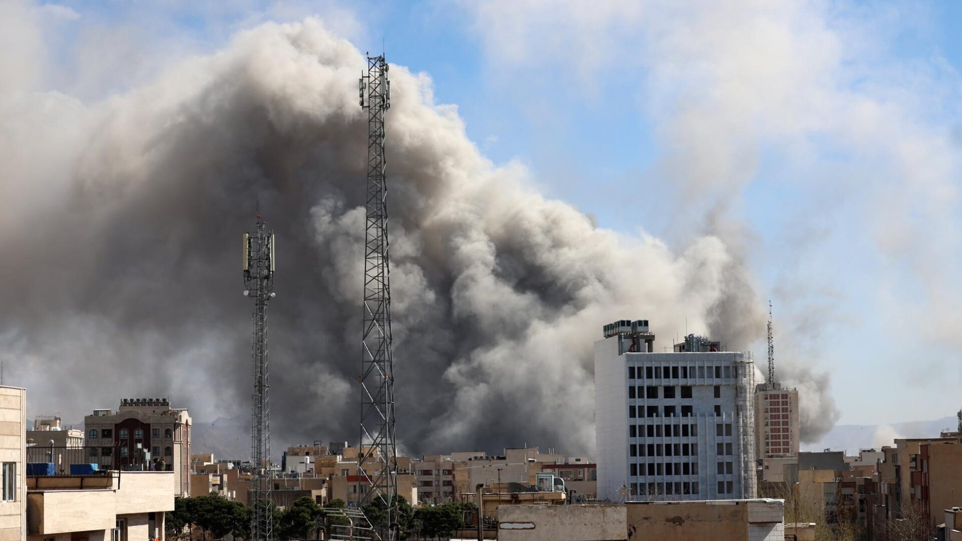 Centro de Teerã após um ataque ocorrido no domingo: ofensiva dos EUA levanta questões morais sobre a legitmidade da guerra
