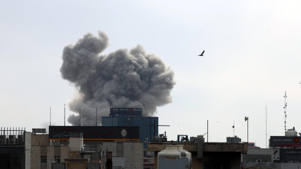 Por que a guerra entre EUA e Irã escalou com a morte de Ali Khamenei?