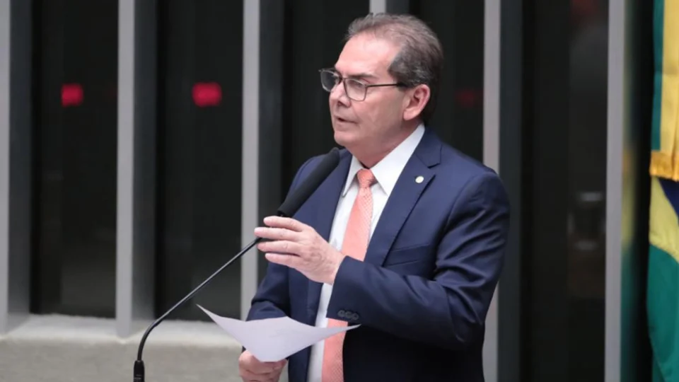 Em meio a acusações de campanha antecipada de ambos os lados, o Solidariedade, de Paulinho da Força, busca reverter ampliação do conceito no STF. 