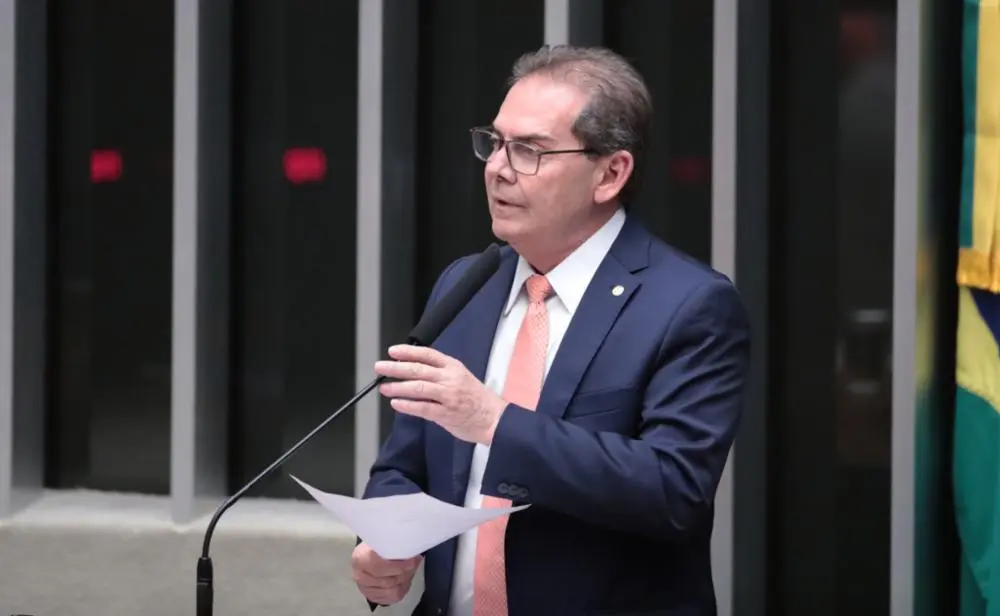 Em meio a acusações de campanha antecipada de ambos os lados, o Solidariedade, de Paulinho da Força, busca reverter ampliação do conceito no STF. 