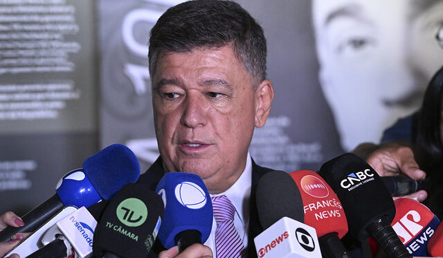 Viana enfrenta governo e pressiona por prorrogação da CPMI do INSS