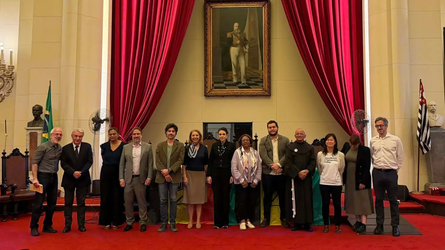Evento no Largo São Francisco, na USP, reúne juristas e empresários críticos ao STF e defende regras de transparência.