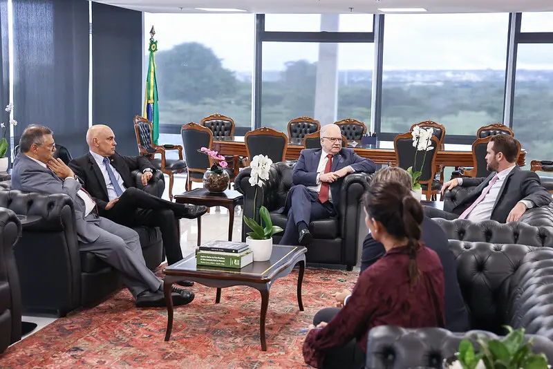 A comissão instituída por Fachin terá cinco membros do Judiciário, quatro do Legislativo e quatro do Executivo. 