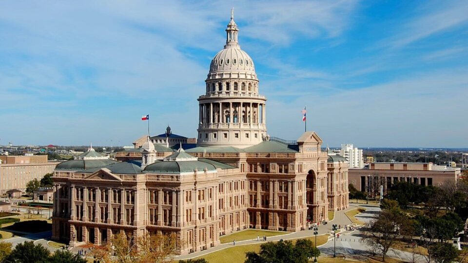 Guerra contra o capitalismo woke vira disputa sobre liberdade de expressão nos EUA