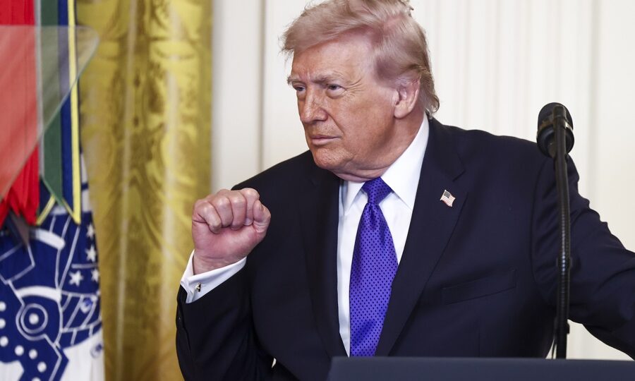 Trump diz que é “tarde demais” para negociar com o Irã após ofensiva militar