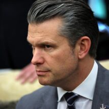 O secretário de Guerra dos EUA, Pete Hegseth: mobilização de militares no Caribe aumentam rumores de operação em Cuba Imagem referente a matéria