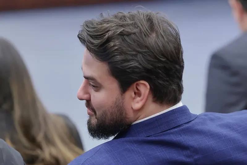 Após transferência não autorizada, equipe médica constatou pré-diabetes e iniciou monitoramento. Mesmo assim, Polícia Penal cumpriu ordem de Moraes e retirou Filipe Martins de complexo médico. 