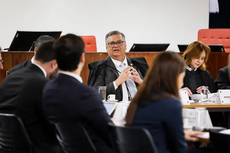 Dino conduz reforma de mecanismo que ajuda parlamentares a angariarem votos em seus currais eleitorais. 