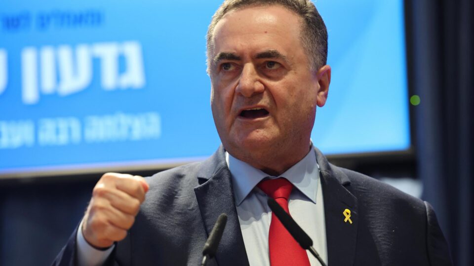 Irã acelera escolha de novo líder e Israel promete “eliminar” sucessor de Khamenei