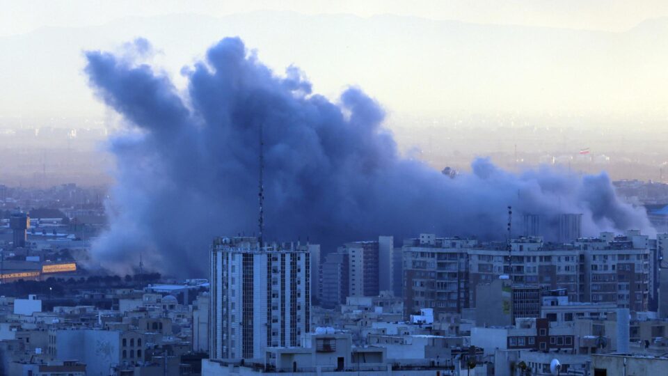 Força Aérea de Israel abate jato tripulado nos céus de Teerã