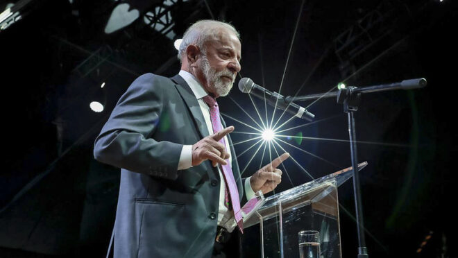 Lula engana ao dizer que “Argentina aprovou jornada de trabalho de 12 horas”