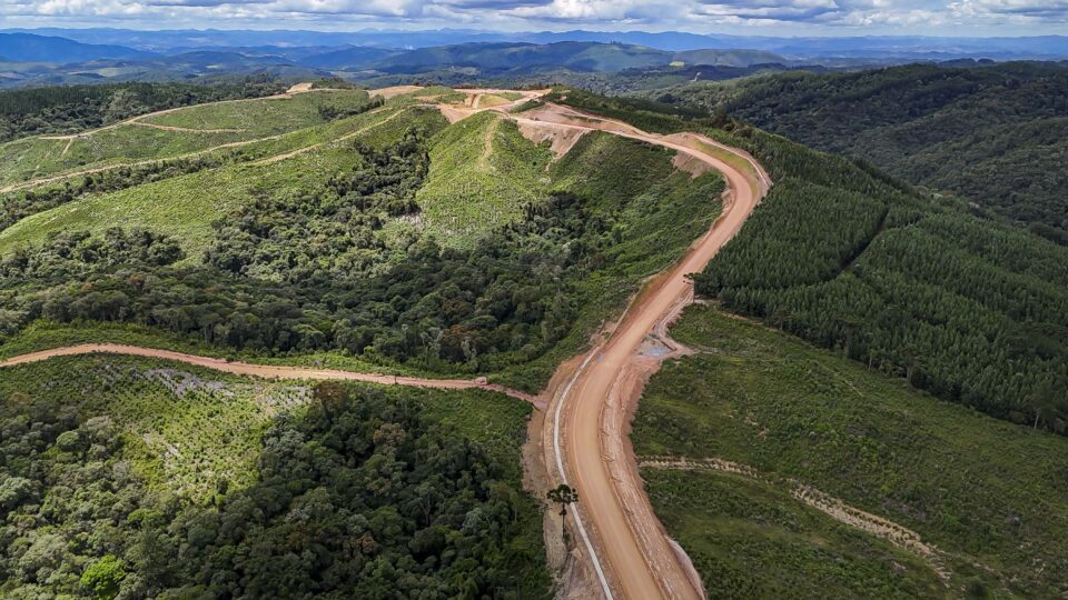 Obra na PR-092 em Doutor Ulysses avança e pode reduzir isolamento de cidade com menor IDH do Paraná