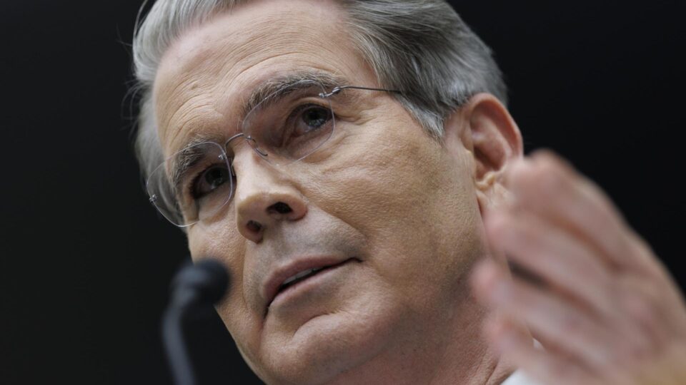 Governo Trump anuncia aumento das tarifas globais para 15%