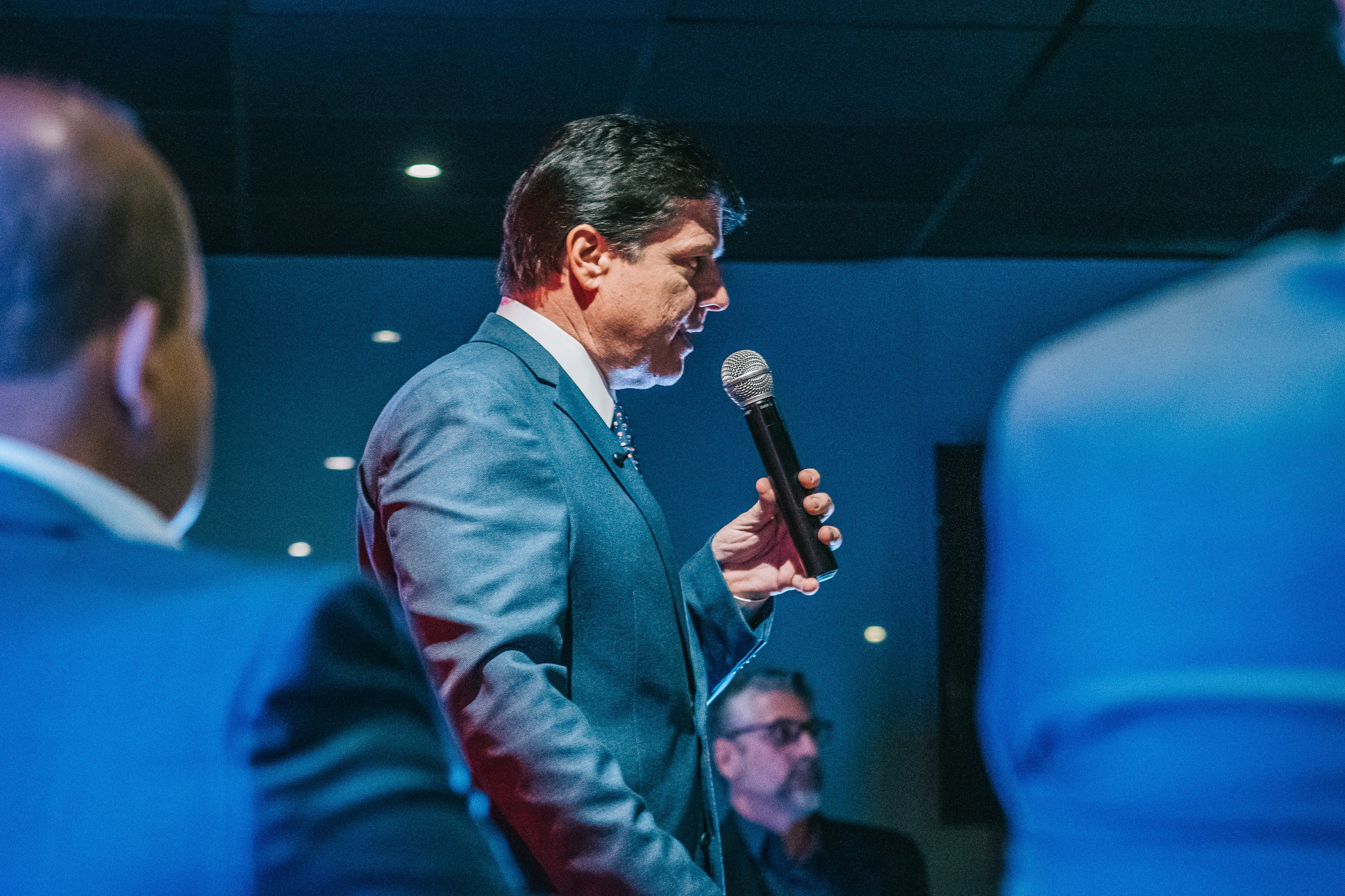 Caciques de pelo menos 17 diretórios estaduais do MDB entregaram ao presidente nacional da sigla, deputado federal Baleia Rossi (foto), um manifesto por independência no cenário nacional e contra uma possível aliança eleitoral com o PT para o pleito de outubro.