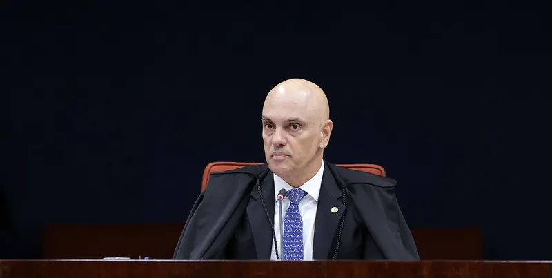 Moraes utilizou conclusões da Polícia Federal e citou visitas de políticos em negativa. 