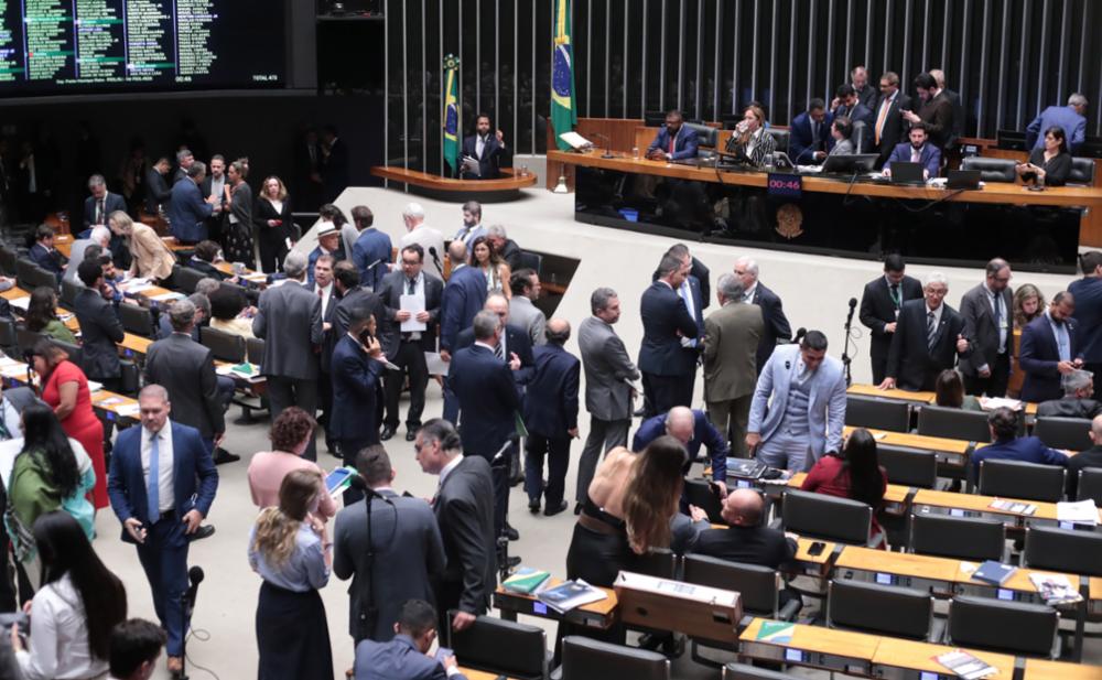 Câmara aprova PEC da Segurança Pública sem redução da maioridade penal