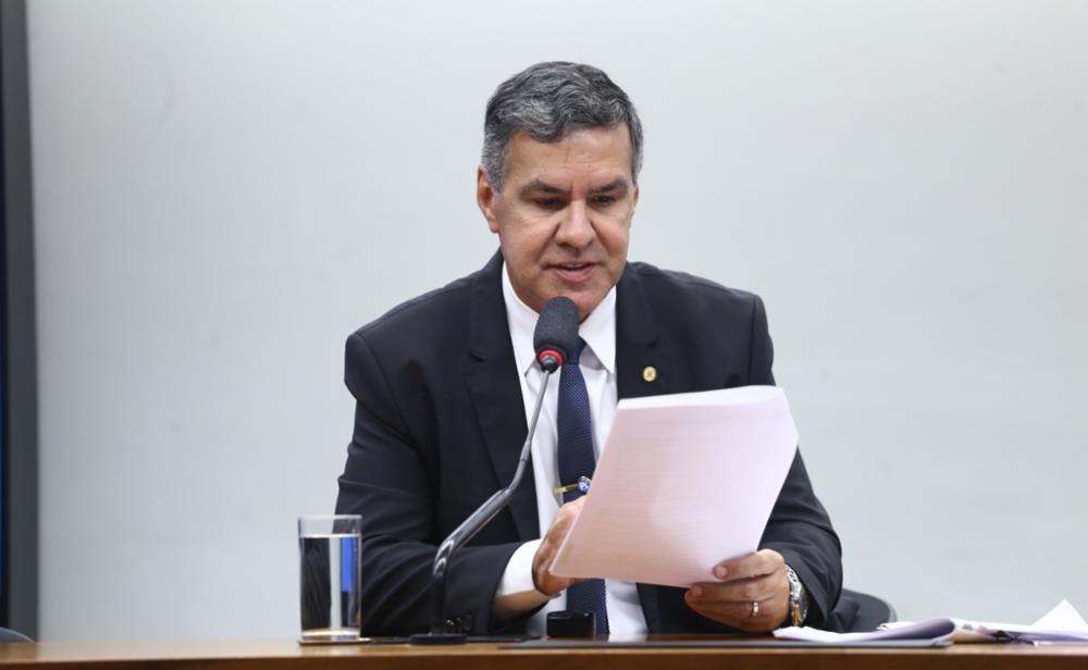 Deputado do PL que votou contra PEC da Segurança Pública vê risco à PM
