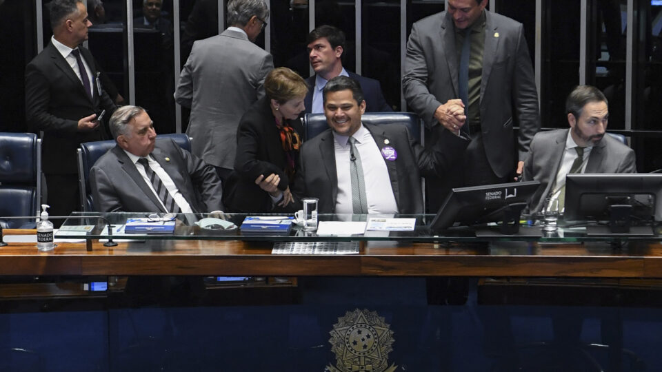 De 5 para 20 dias: Senado aprova ampliação gradual da licença-paternidade