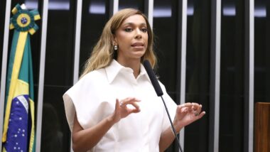 Erika Hilton usou as redes sociais para dizer que acionou o MP contra governo de Ratinho Jr. Imagem referente a matéria