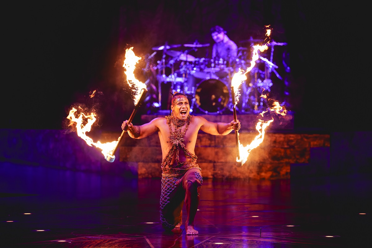 Em “Alegría – In a New Light”, o Cirque du Soleil combina acrobacias, música ao vivo e narrativa visual.