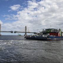 Inauguração da ponte encerra a histórica travessia de ferry-boat na Baía de Guaratuba. Imagem referente a matéria