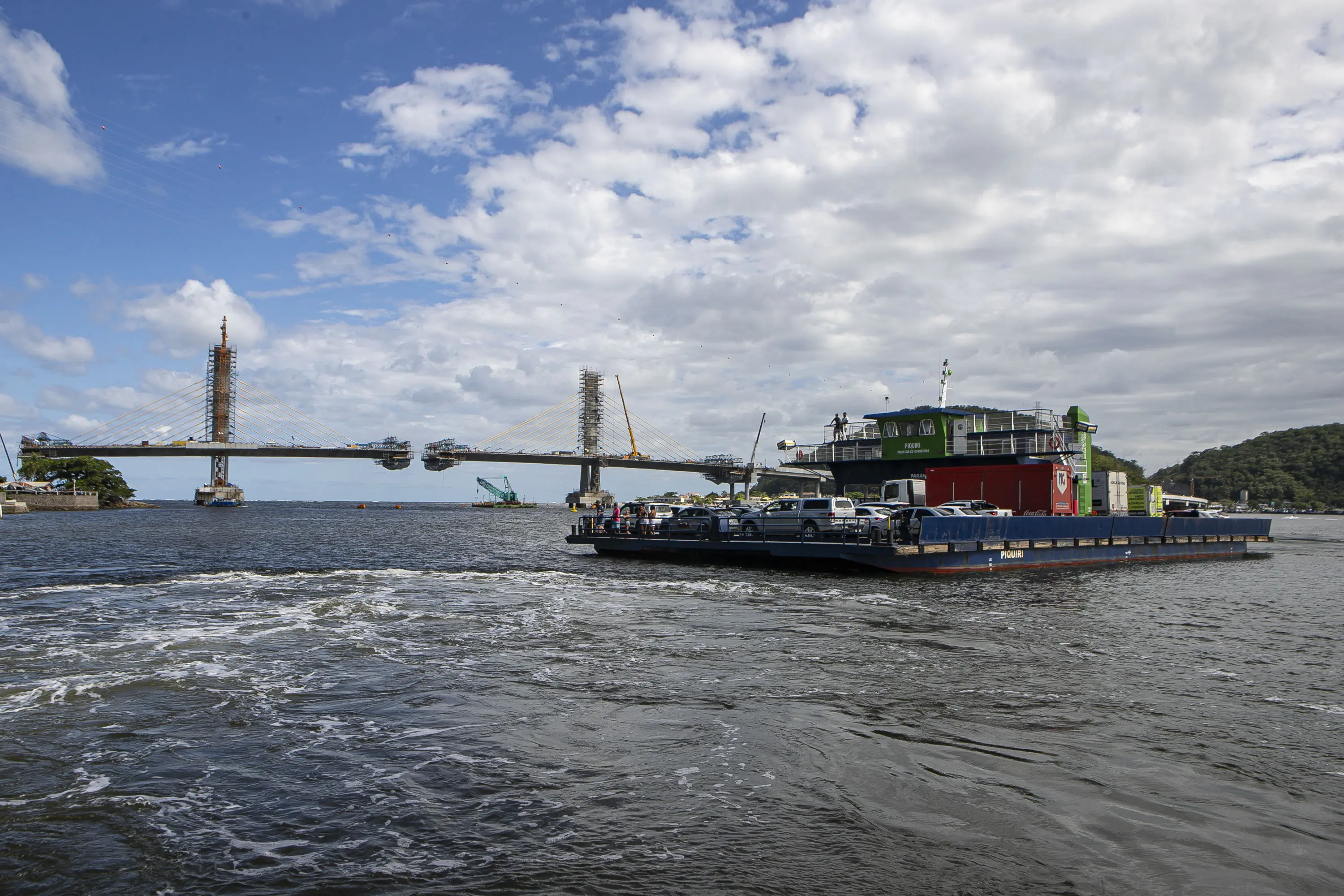 Inauguração da ponte encerra a histórica travessia de ferry-boat na Baía de Guaratuba.