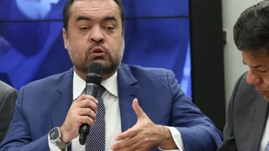 Cláudio Castro vai deixar o cargo para concorrer ao Senado e Rio terá duas eleições para governador