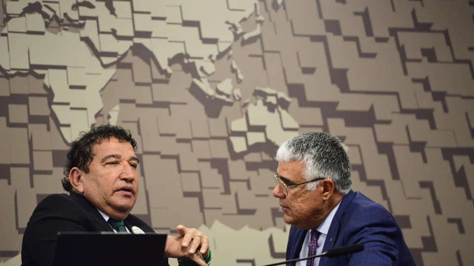 Senadores apotam para morte de Sicário na prisão e argumentam que há risco à integridade das investigações.
