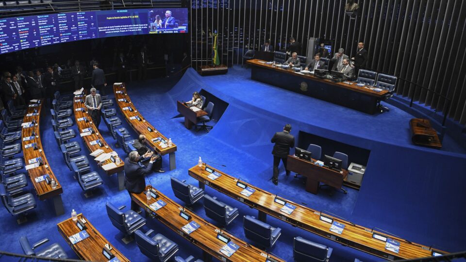 Senadores torraram R$ 668 milhões com salários de assessores