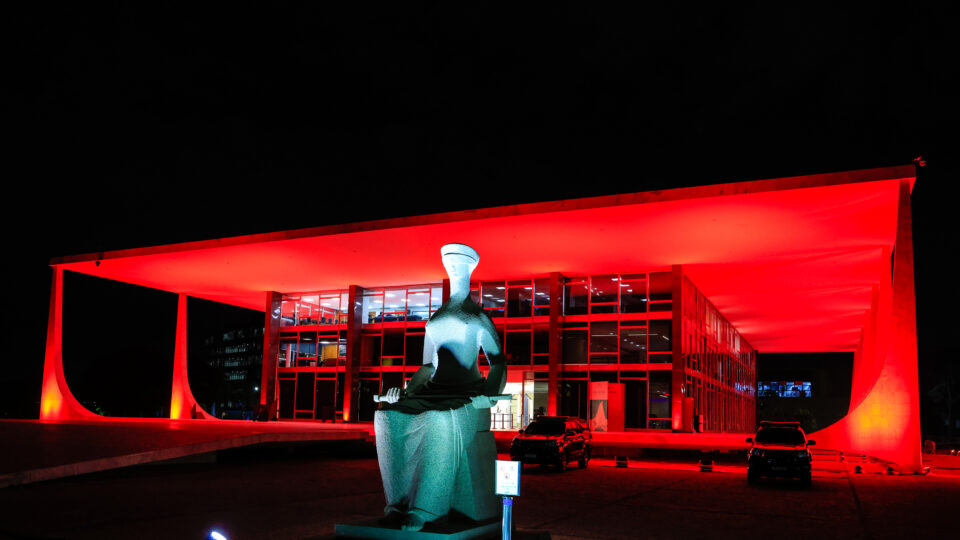 A terceirização da política foi um desastre