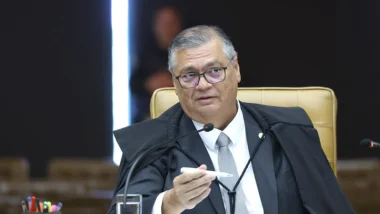 Filipe Martins apontou para votação em bloco, mas Rosa Weber manteve quebra de sigilos pela CPI da Pandemia. Seu sucessor deu decisão em sentido oposto ao julgar filho do presidente que o indicou à Corte.