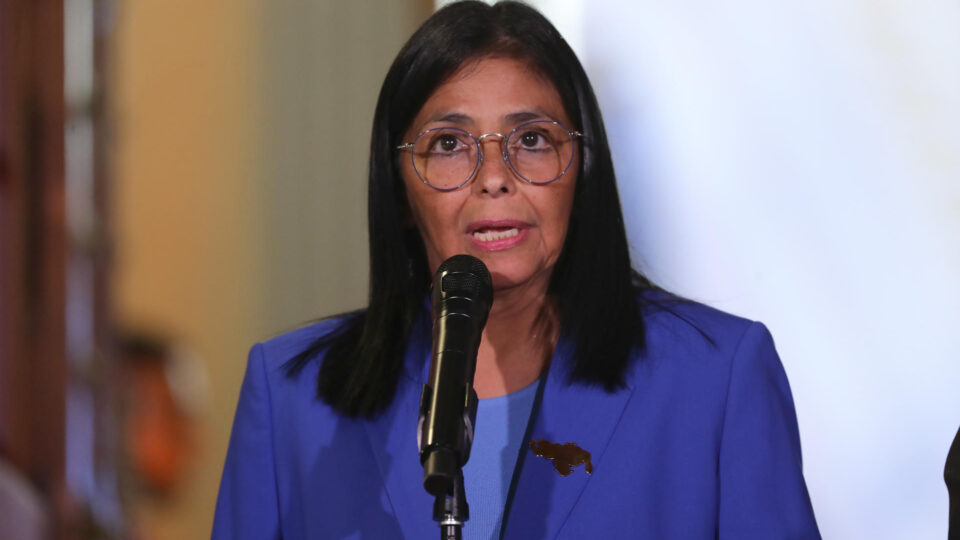 Trump reconhece formalmente governo de Delcy Rodriguez na Venezuela