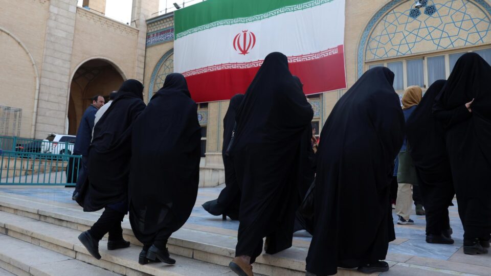 Irã anuncia escolha de novo líder supremo, sucessor de Khamenei