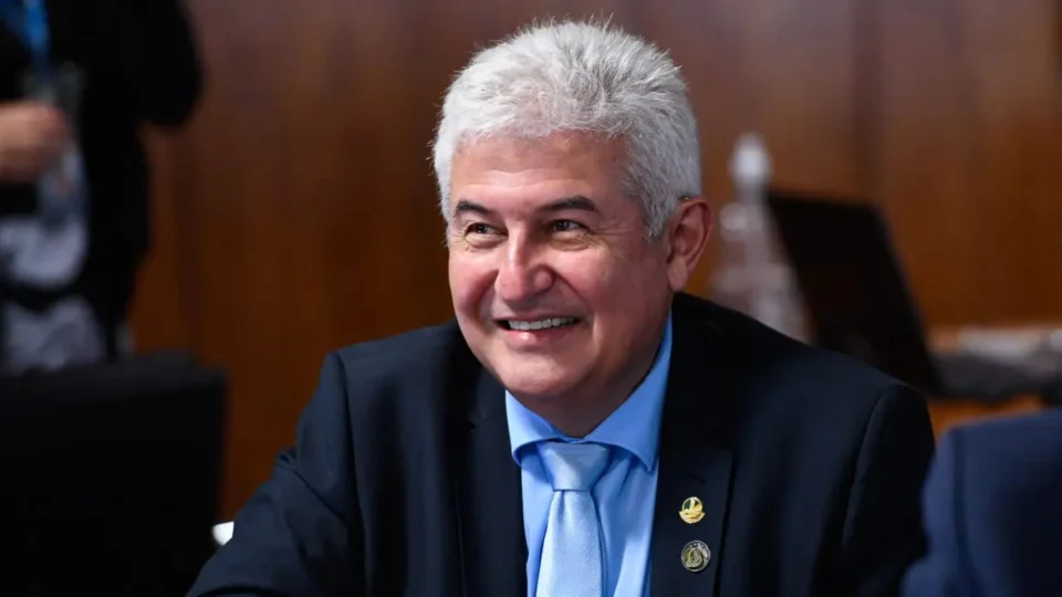 astronauta, senador e ex-ministro de Bolsonaro Marcos Pontes sorrindo