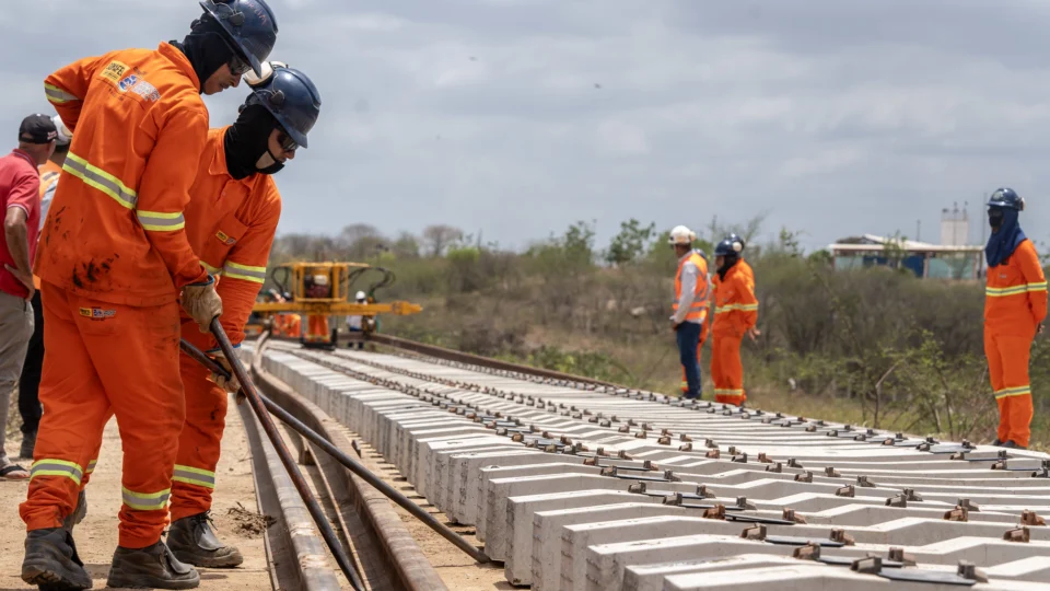 obras da ferrovia transnordestina
