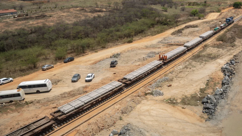 obras da ferrovia transnordestina